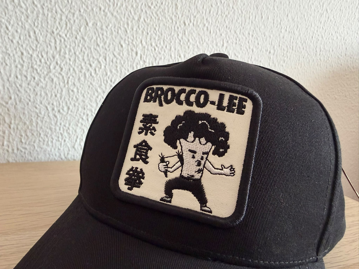 Cappellino Nero "Brocco-Lee" con Patch Parodia Bruce Lee 🥦🥋